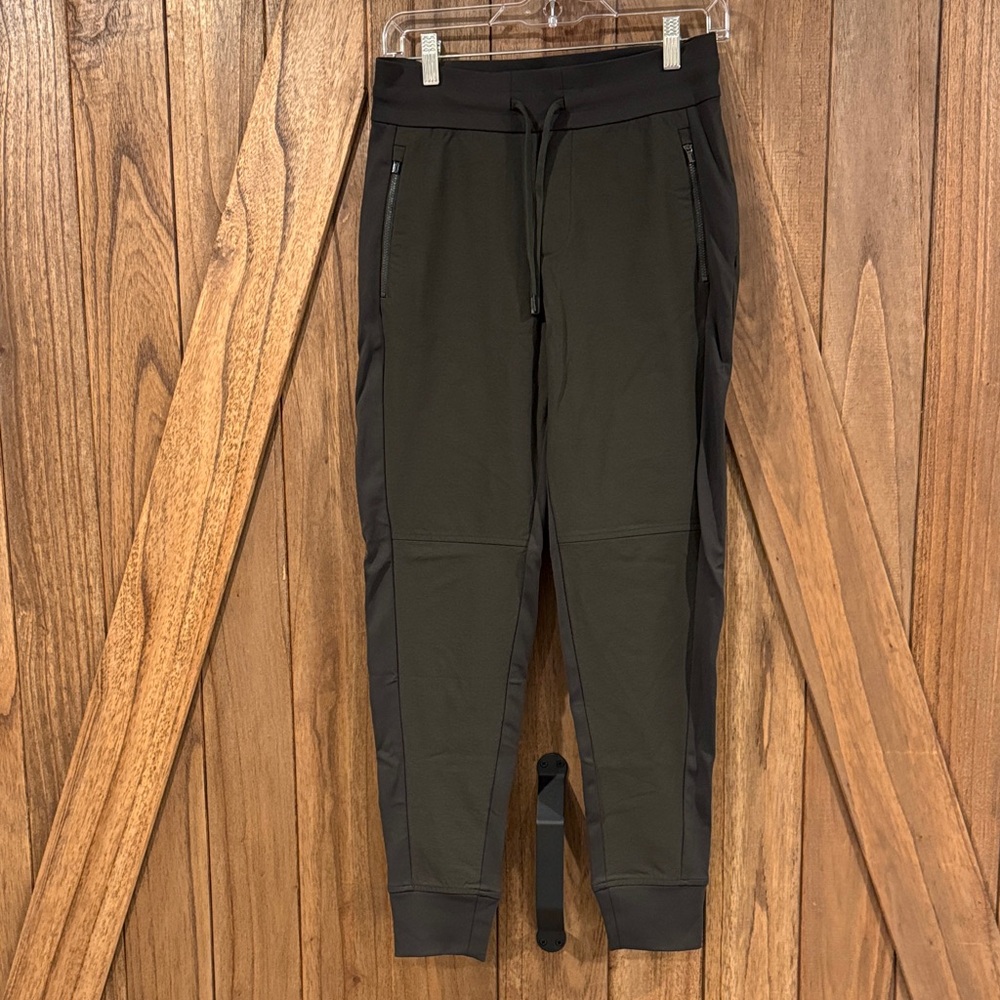 Athleta woman’s headland hybrid  trek jogger size 2